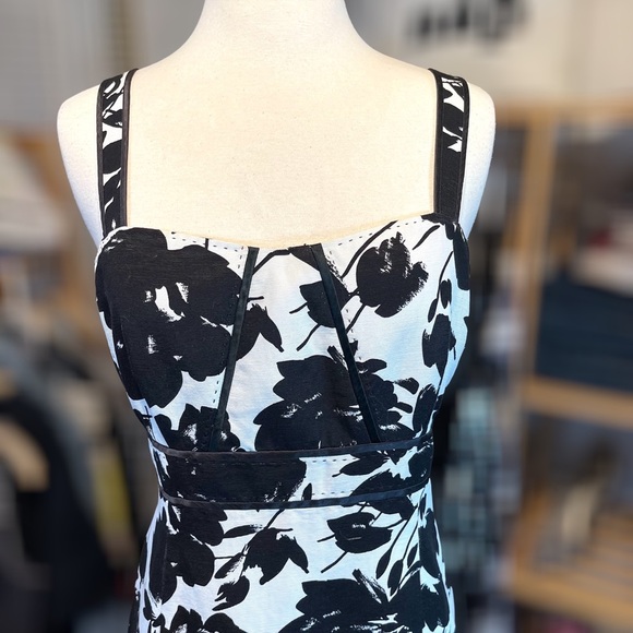 TAHARI ~ ARTHUR S. LEVINE ~ Black and White Floral Print Dress ~ Size 10 - Picture 4 of 4
